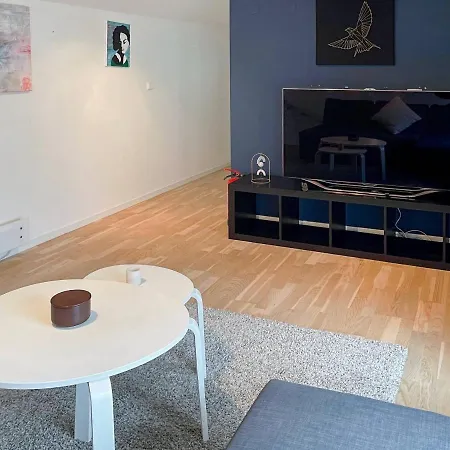 Central 2 Bedroom Near Sea