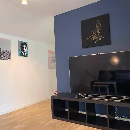 Central 2 Bedroom Near Sea *