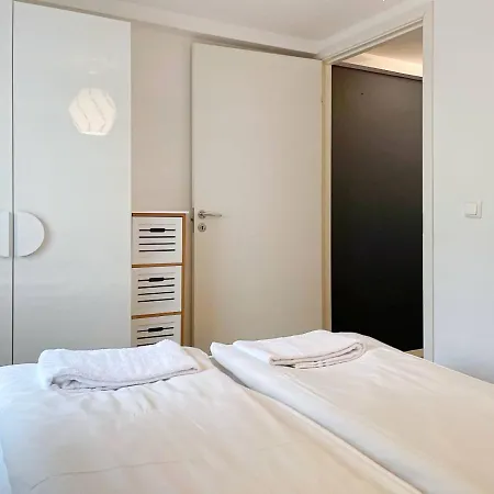 Apartment Central 2 Bedroom Near Sea