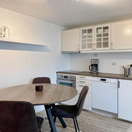 Apartment Central 2 Bedroom Near Sea