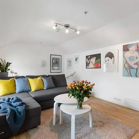 Apartment Central 2 Bedroom Near Sea
