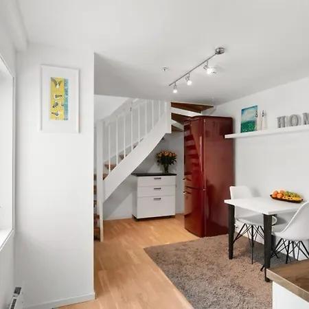 Central 2 Bedroom Near Sea Apartment